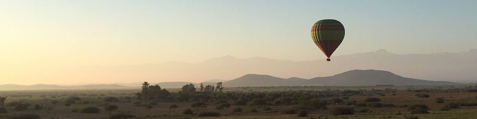 We chose to take a balloon ride whilst in Marrakesh recently. Absolutely fantastic experience and a must for anyone who likes to take photos. I captured some great shots of the beautiful scenery. #marrakesh #hotairballoon #sunrise #nature #scenery