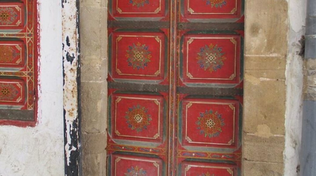 One of the prettiest doors I saw on this trip was in the medina. Someone's home I suspect.
https://davenotravels.blog