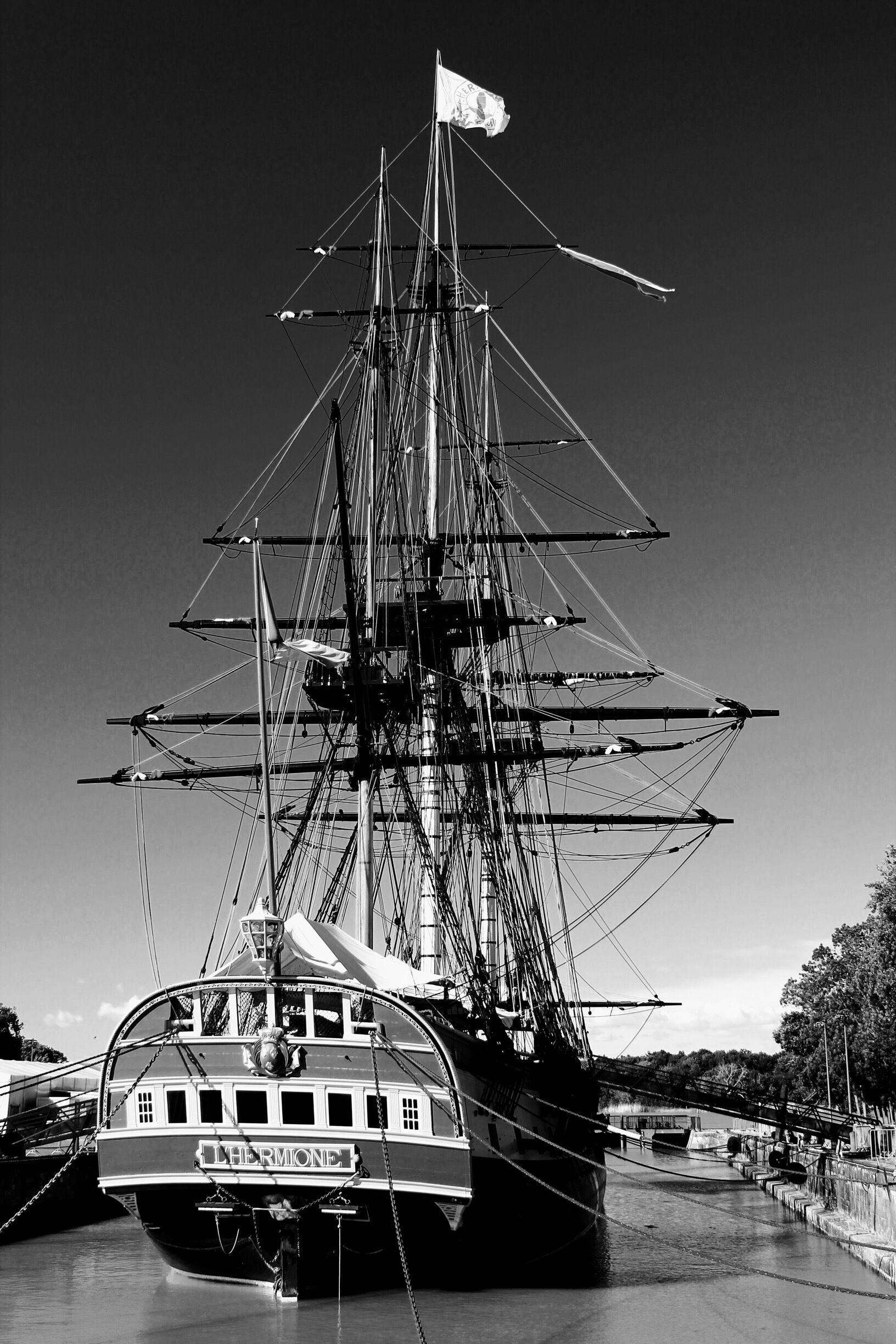 this ship, l'Hermione, was just finished a couple of years ago
It's nice to see that some people are still able to do that in the traditional style like they did 3 centuries ago