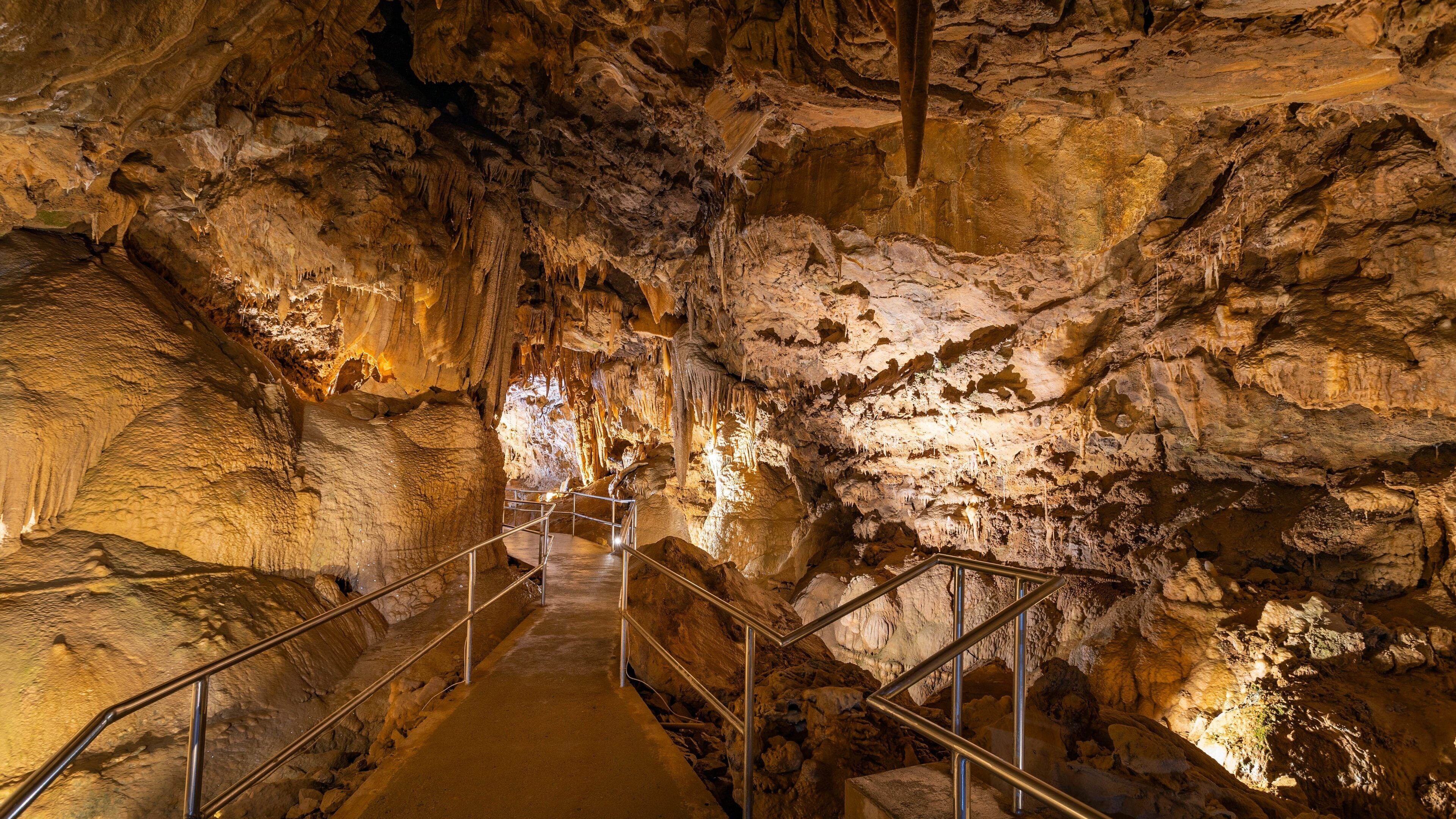 Redding showing caves