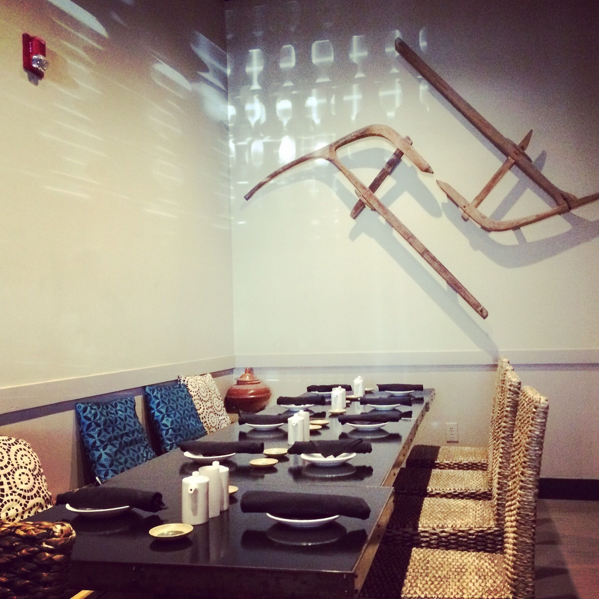 Private dining room decor