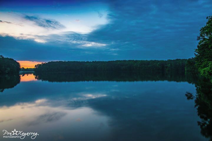 Beautiful park to hike or rent kayaks and have very scenic trails. I went there during sunrise.