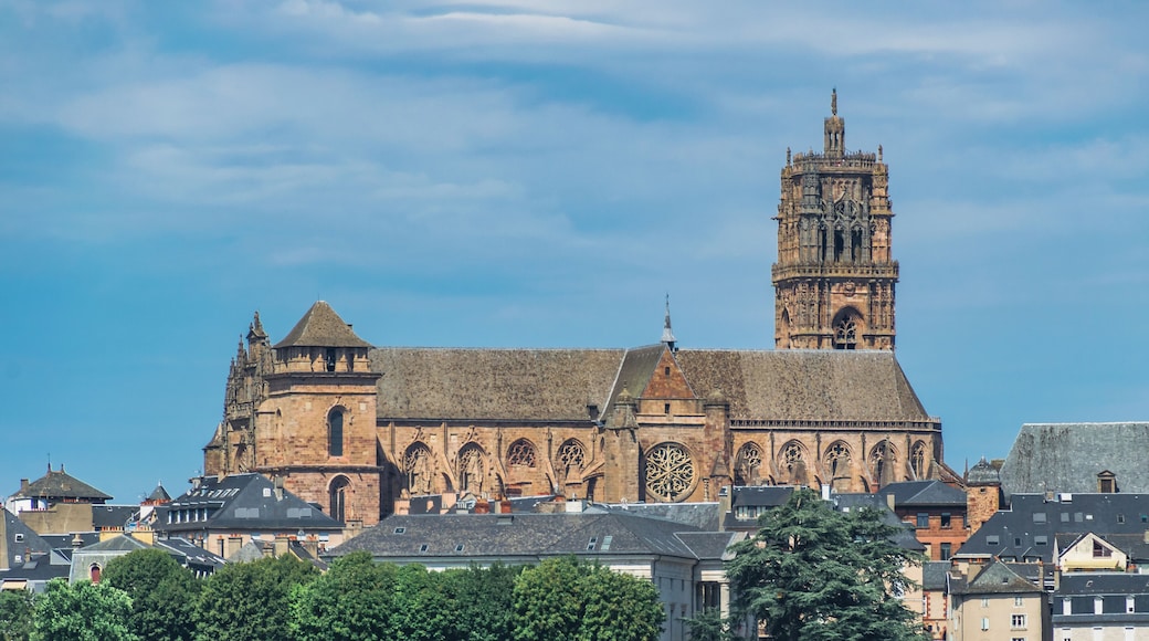 This building is classé au titre des Monuments Historiques. It is indexed in the Base Mérimée, a database of architectural heritage maintained by the French Ministry of Culture, under the reference PA00094108 .