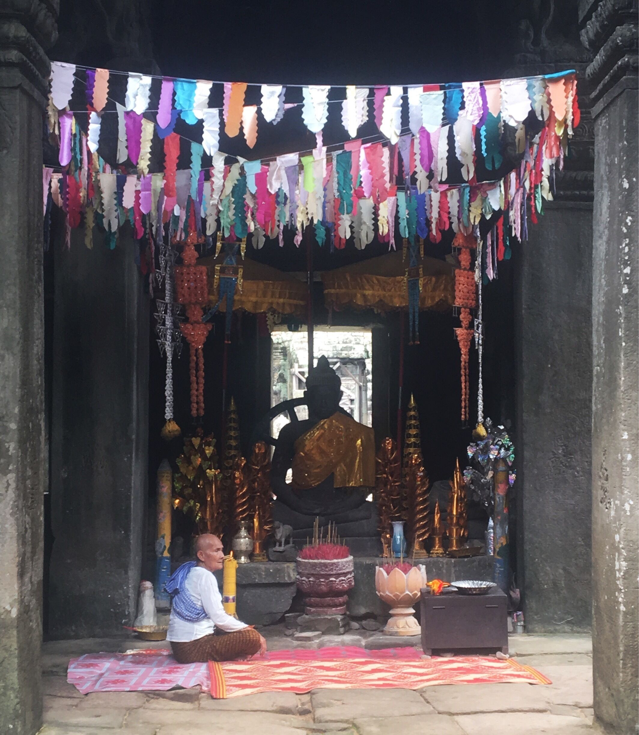 Buddhism and colors in an ancient temple 
#instone