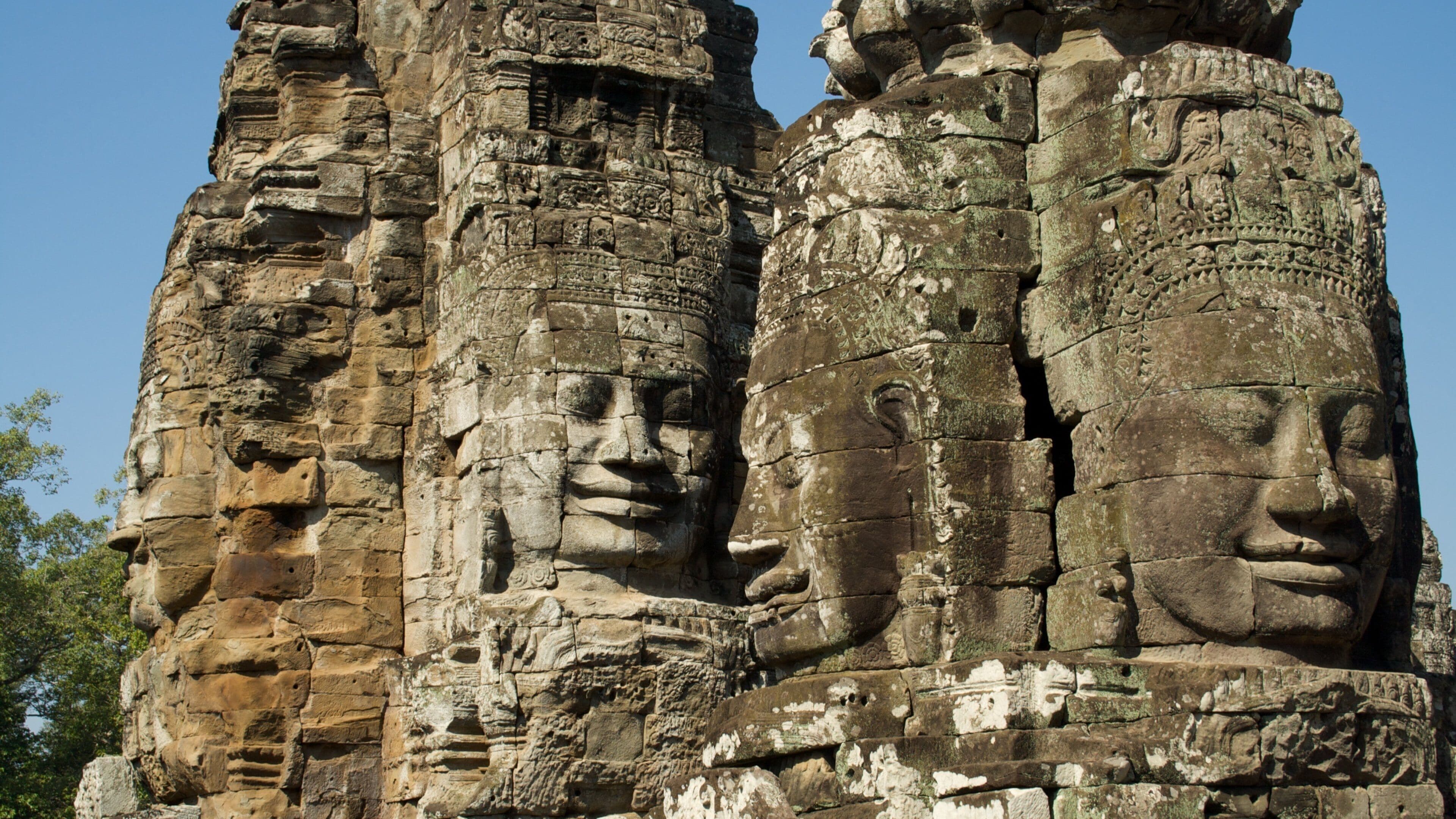 Siem Reap showing a ruin and a monument