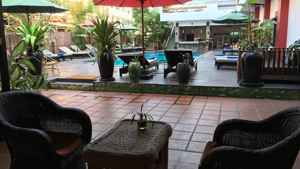 We truly enjoyed our stay at this little hotel. Perfect location, friendly staff, clean and the needed chairs and table for a good game of cards! #digitalnomads #locationindependent #cambodiailoveyou