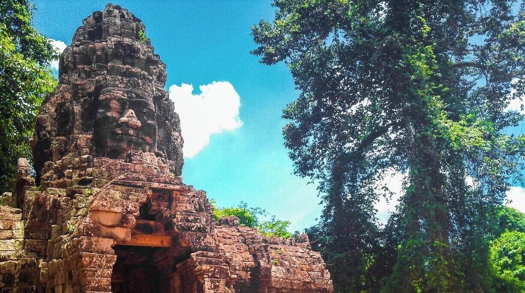 Amidst the unforgivable heat and persistent little Khmer children almost pleading for you to buy touristy trinkets and knickknacks, discovering the crumbling temples of Angkor Wat is an enriching experience.