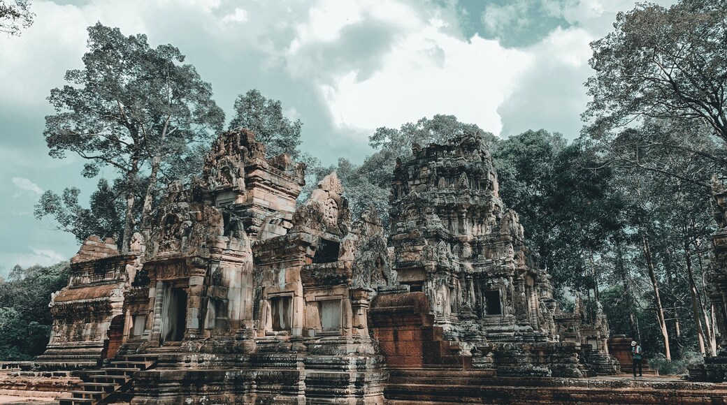 Beautiful Angkor Wat! I will surely be back! #angkorwat #taprohm #bayontemple #bantaykedei #wanderlost #wanderbug #wanderlust #indaywanders #gei101