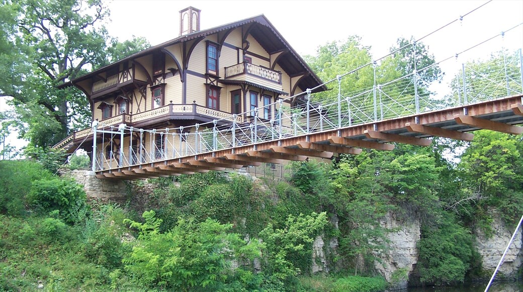 Rockford que inclui uma ponte, uma casa e arquitetura de patrimônio