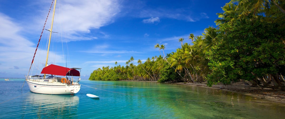 Raiatea joka esittää veneily ja trooppiset näkymät