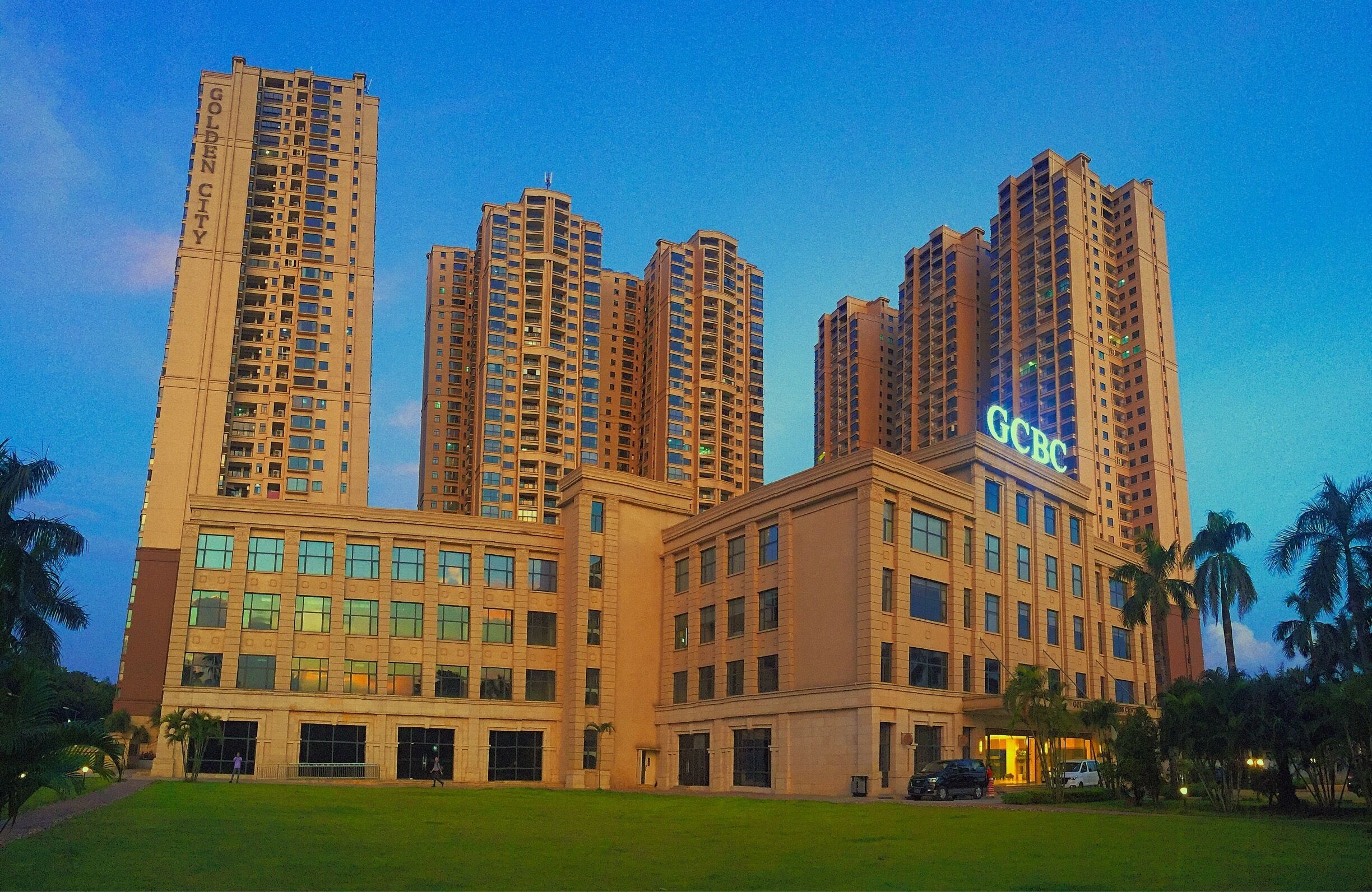 The GOLDEN CITY Condominium Residential And Office Leasing , The Golden City Is No,1 Luxury Condominium With 33 floors of Yangon Highest Skyscraper , The Investment Group Of ( CITIC ) From The Foreign Country , Views From The Base Of Condominium .