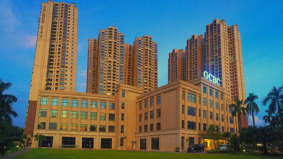 The GOLDEN CITY Condominium Residential And Office Leasing , The Golden City Is No,1 Luxury Condominium With 33 floors of Yangon Highest Skyscraper , The Investment Group Of ( CITIC ) From The Foreign Country , Views From The Base Of Condominium .