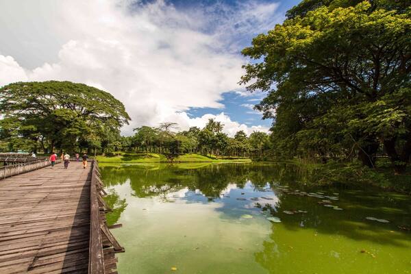 Walking around Bogyoke Park in #Yangon, #Myanmar đČđČ
#LifeAtExpedia
