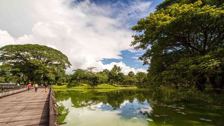 Walking around Bogyoke Park in #Yangon, #Myanmar 🇲🇲
#LifeAtExpedia
