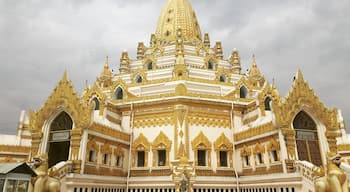 The Swe Taw Myat paya or “Buddha tooth relic pagoda” is one of Yangon’s recent places of worship. Construction was funded with donations of Burmese people and Buddhists from all over the world. The pagoda was constructed to enshrine a sacred Buddha tooth relic, believed to be one of the teeth of the Gautama Buddha who died some 2,500 years ago. The tooth was brought over from China in 1994 and enshrined in the pagoda for 45 days for Burmese Buddhists to pay homage. Enshrined along with the original relic were two ivory copies, one of which is still enshrined in the Swe Taw Myat today.
#mitalistraveldiary #travelislife #lovingit #lovetheworld #lovetraveling #blogging #travelblogging #bloggers #bloggerstyle #travelblogger #femaletraveler #femaletravelbloggers #solotrip #vacationmode #travel #travelersnotebook #travelersdiary #traveler #natgeoyourshot #airbnboftheday #myanmar #myanmartourism #yangon