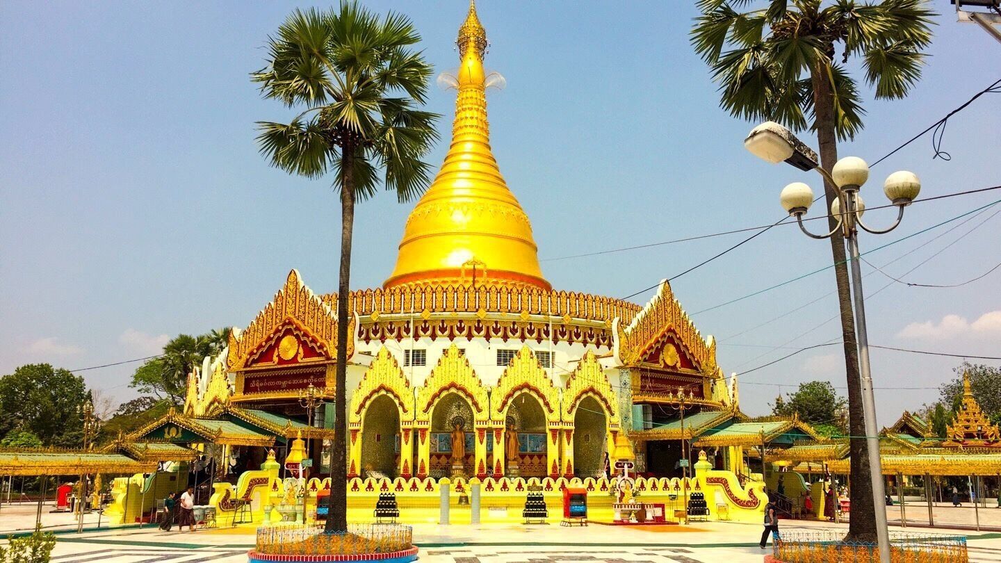 The formations as the artworks , so the architecture with the artworks . 