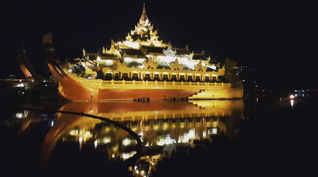 Dinner by the lake side with this view right in front of me. @myanmartourism
#mitalistraveldiary #travelislife #lovingit #lovetheworld #lovetraveling #blogging #travelblogging #bloggers #bloggerstyle #travelblogger #femaletraveler #femaletravelbloggers #solotrip #vacationmode #travel #travelersnotebook #travelersdiary #traveler #natgeoyourshot #airbnboftheday #myanmar #myanmartourism