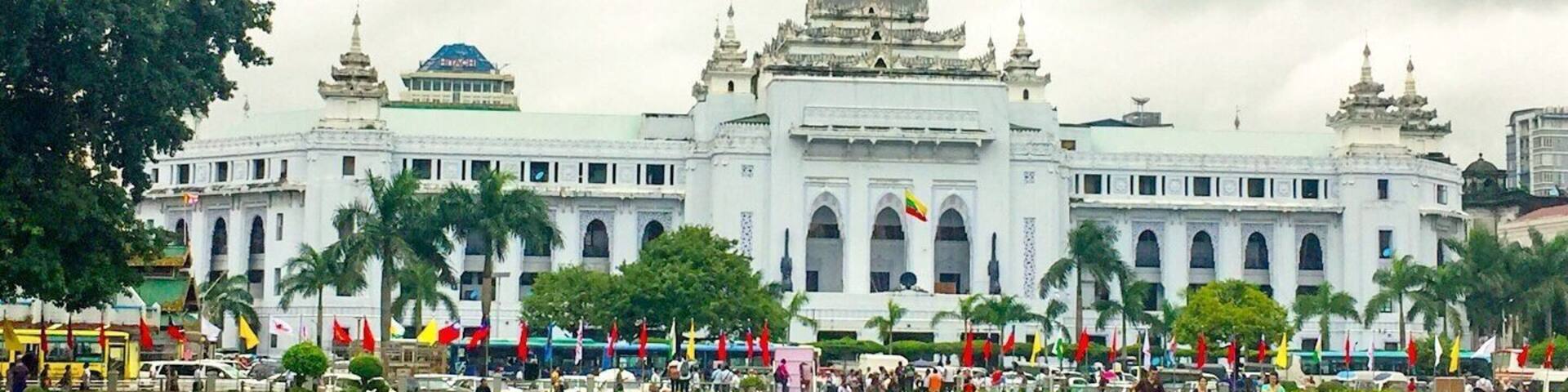 The Yangon City Hall ( YCDC ) is a great example British colonial architecture , the construction of this building started in 1926 and ended in 1936 , The views from my visit in Maha Bandoola Garden .