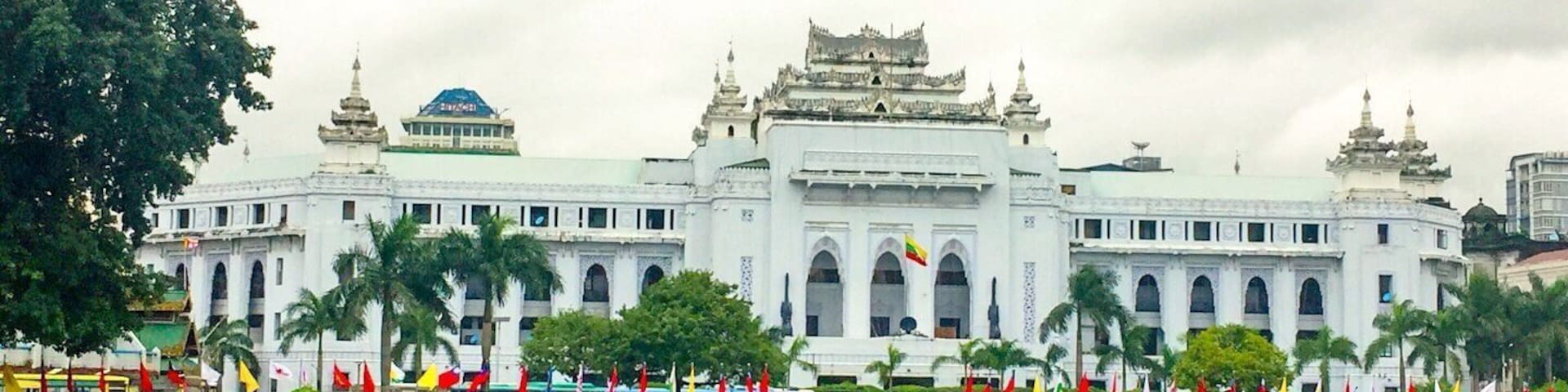 The Yangon City Hall ( YCDC ) is a great example British colonial architecture , the construction of this building started in 1926 and ended in 1936 , The views from my visit in Maha Bandoola Garden .