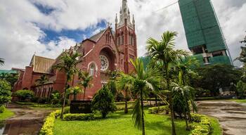 The Holy Trinity Cathedral in #Yangon, #Myanmar 🇲🇲 looks really out of place, not only for being a #Christian centre in a #Buddhist-majority country, but also for its classical #architecture among modern buildings.
#LifeAtExpedia