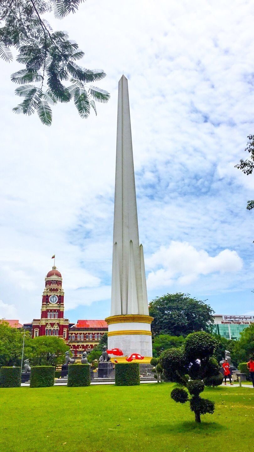 The monument of independence , the monument from my visit in the park .