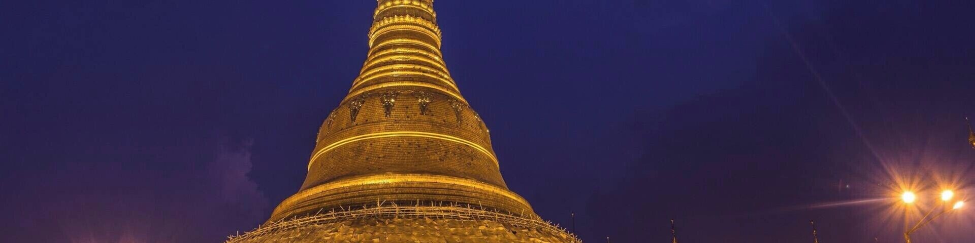 Shwedagon Pagoda is number one sight in Rangun. Good time for visit is before sunset or in the evening when it is floodlit
#architecture #myanmar #rangun #nightphoto