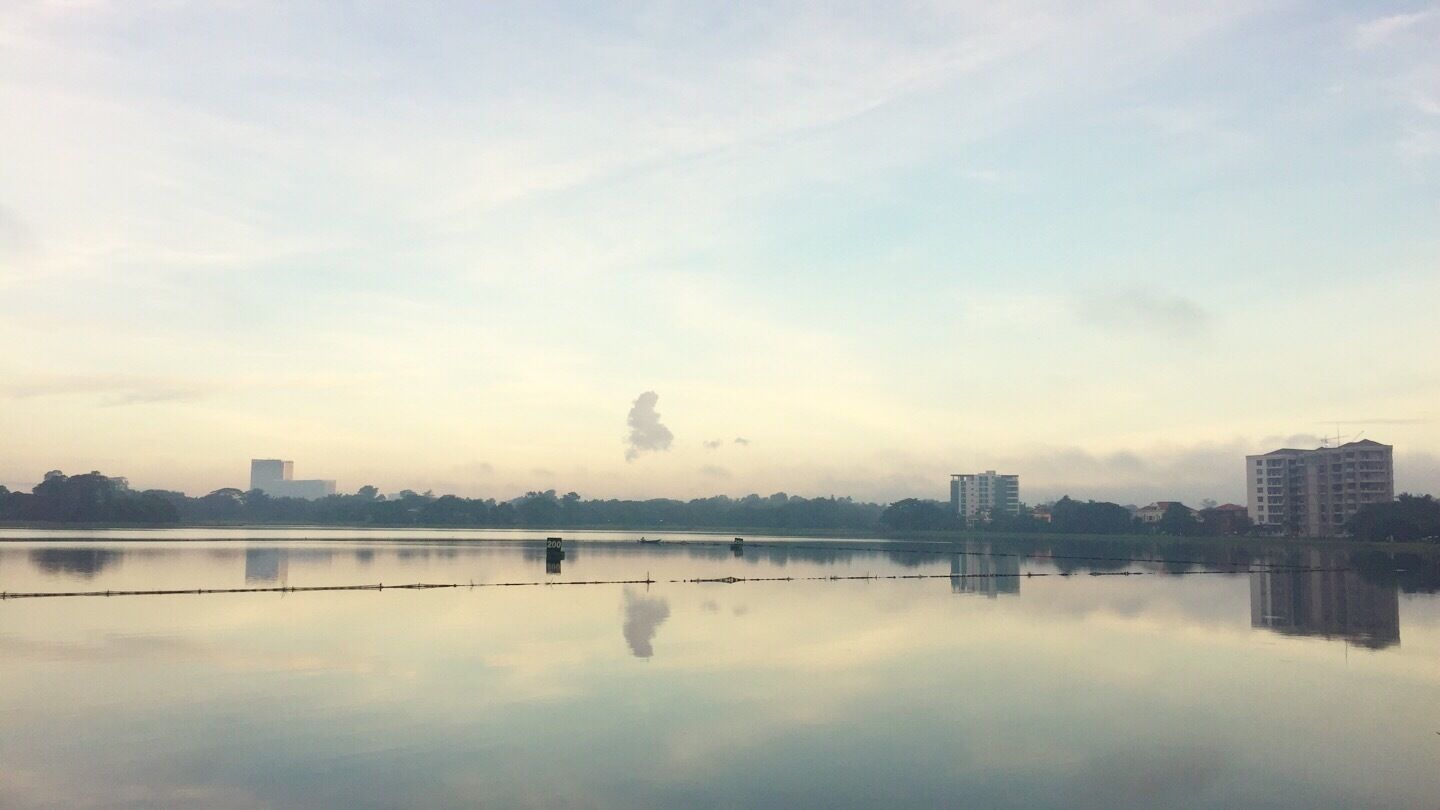 The views of winter morning , shot the views as street photo , views from the Inya Lake . 