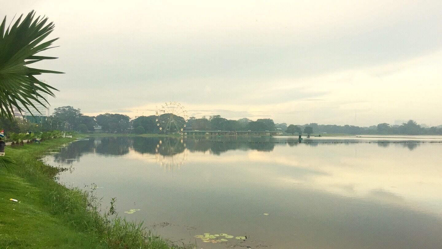 The views of winter morning , shot the views as street photo , views from the Inya Lake . 