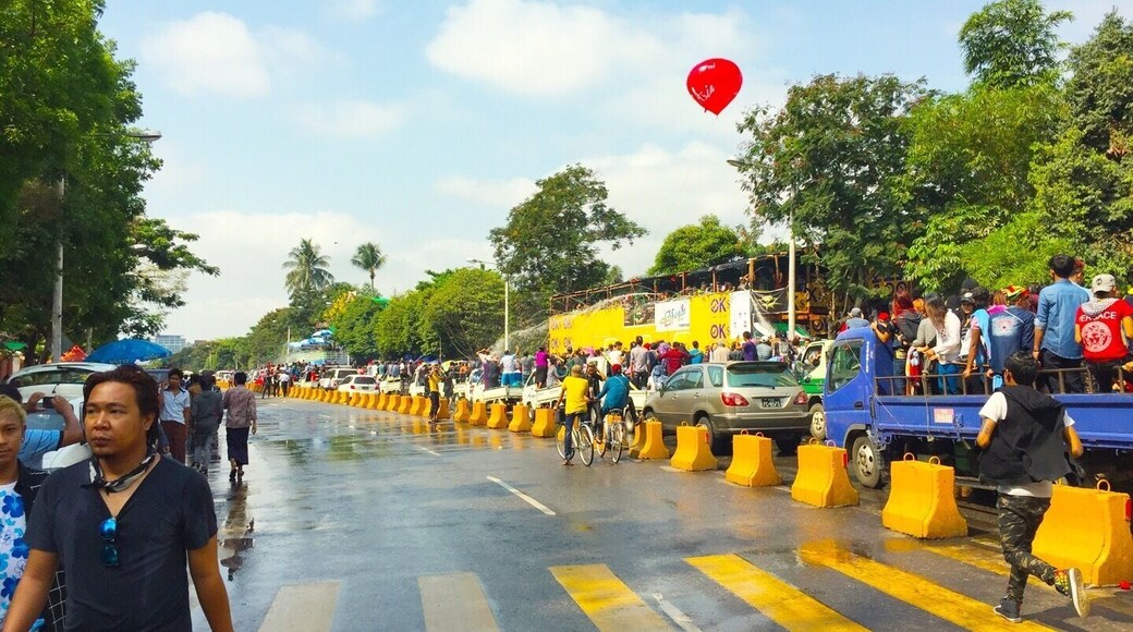 The features of water festival in the month of April , so many people as the enjoyments with the day of water festival .