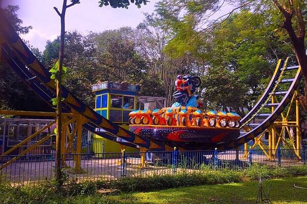 This image titled Flying Disc from my visit in the park,