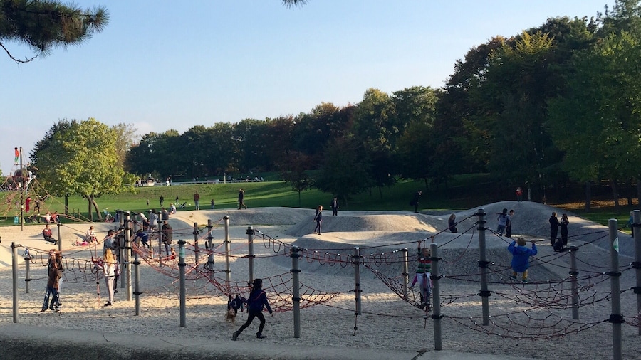 If your kids get bored of the Cathedral, head down to the Parc Leo Lagrange, it has really great playgrounds for kids of all ages.
#kidsfun