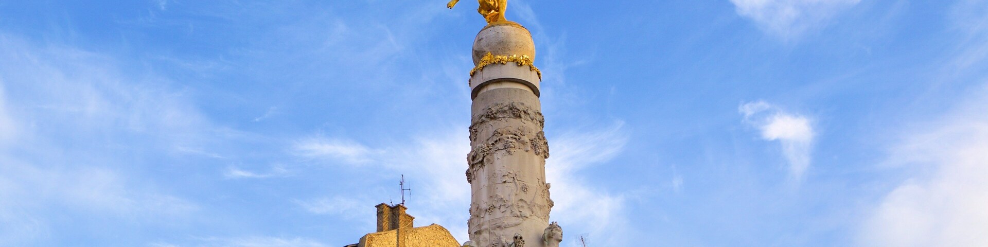 Reims showing heritage elements and a statue or sculpture