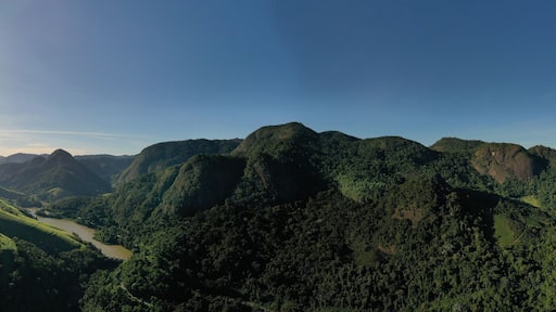 Fotografia aérea da Barragem PCH Rio Bonito no Rio Santa Maria, Santa Maria de Jetibá Espírito Santo, Brasil.