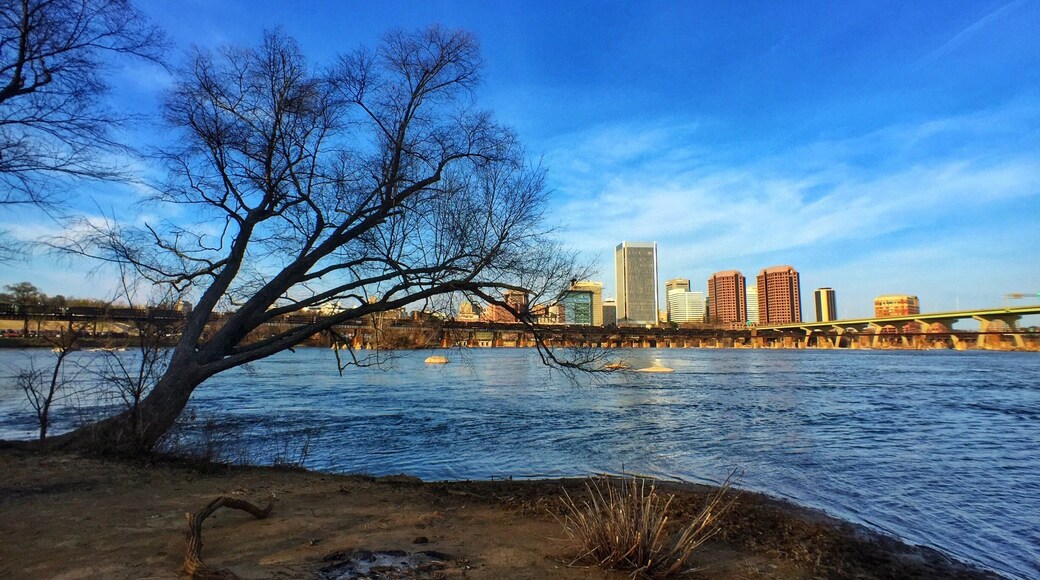 I love #hiking in the mountains, but sometimes urban hikes can be just as cool! Here's the eastern tip of Belle Isle in Richmond, Va.