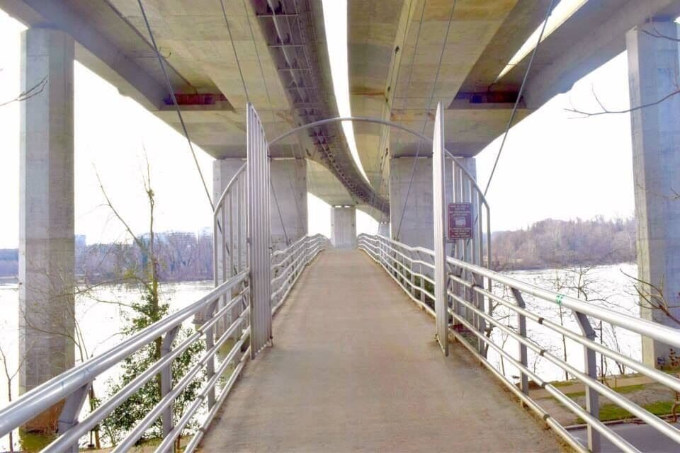 Super fun! A foot bridge takes you to an island full of history. Full of runners, cyclists, families and pet owners. Great way to waste some time before the brewery is open :-)