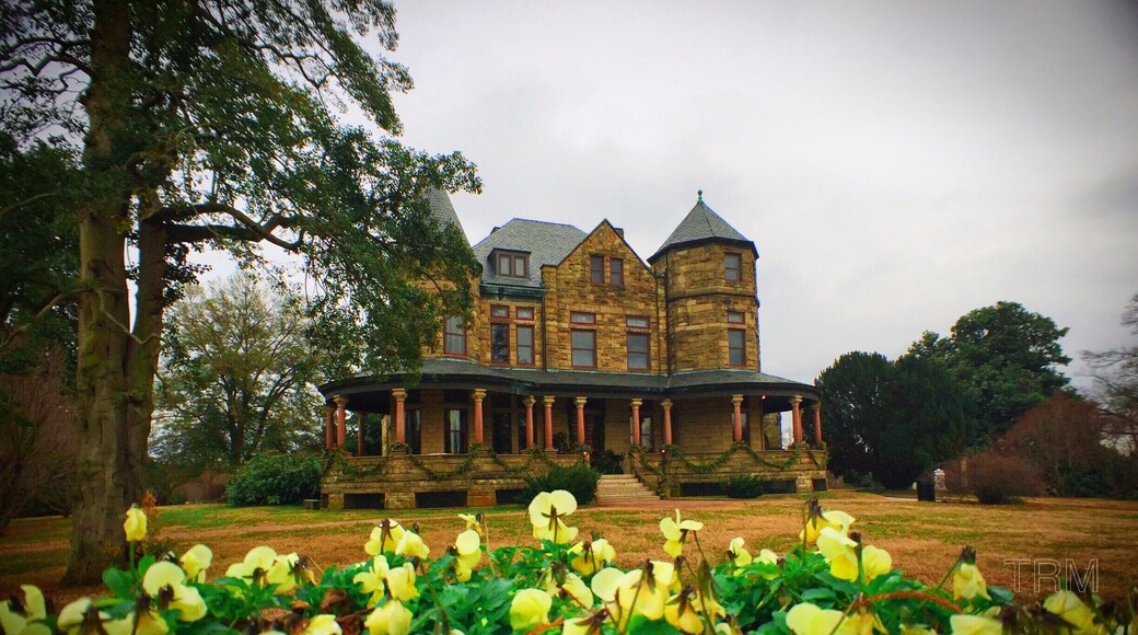 Maymont mansion is a 19th century estate frozen in time! It takes you back to that era with its gilded age mansion, gardens and acres of land. You get an insight into the extravagant life of the rich aristocrat family as well as the servants who worked on their estates. It is a wonderful place to take in the beauty of nature and essence of history!