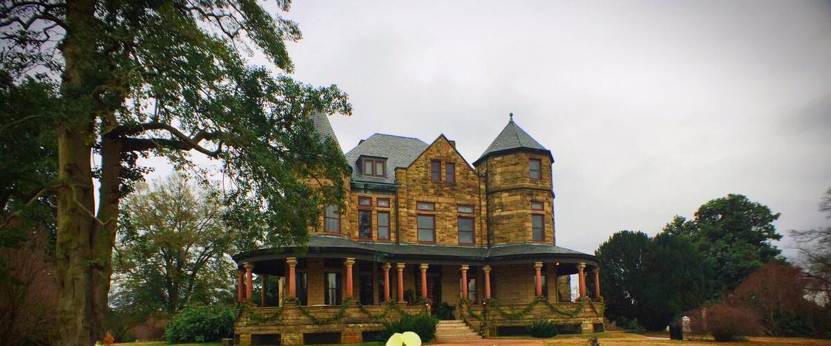 Maymont mansion is a 19th century estate frozen in time! It takes you back to that era with its gilded age mansion, gardens and acres of land. You get an insight into the extravagant life of the rich aristocrat family as well as the servants who worked on their estates. It is a wonderful place to take in the beauty of nature and essence of history!