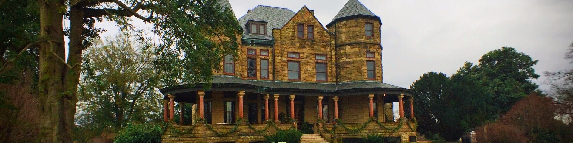 Maymont mansion is a 19th century estate frozen in time! It takes you back to that era with its gilded age mansion, gardens and acres of land. You get an insight into the extravagant life of the rich aristocrat family as well as the servants who worked on their estates. It is a wonderful place to take in the beauty of nature and essence of history!