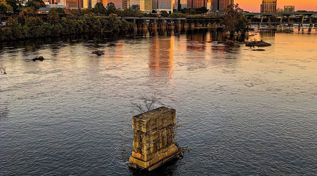 Georgeus sunset at the Belle Isle bridge in Richmond