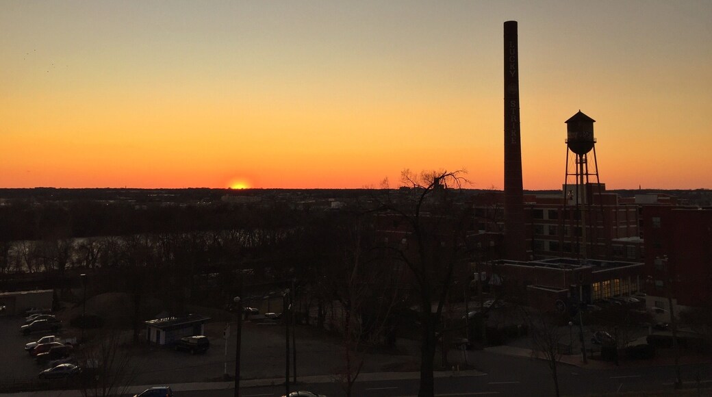 Libby Hill Park is one of the best places to watch the sunset in Richmond!