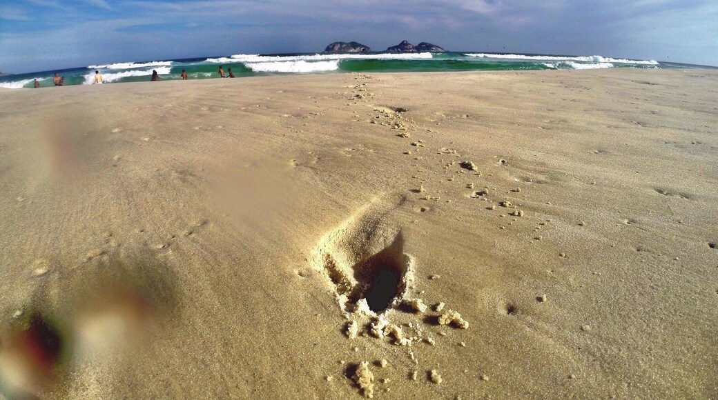 Praia da Barra da Tijuca, localizada no RJ.