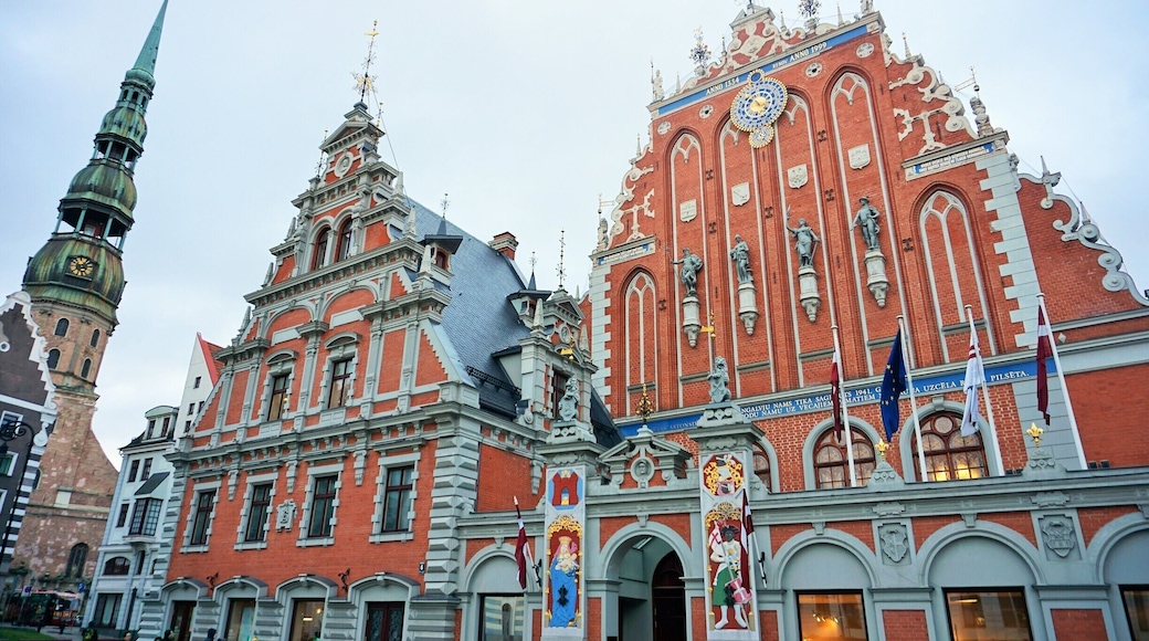 Riga is worth the detour for all the art-nouveau buildings. #riga #latvia #baltic #artnouveau