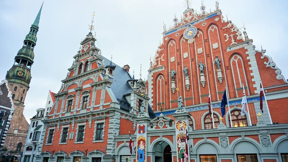 Riga is worth the detour for all the art-nouveau buildings. #riga #latvia #baltic #artnouveau
