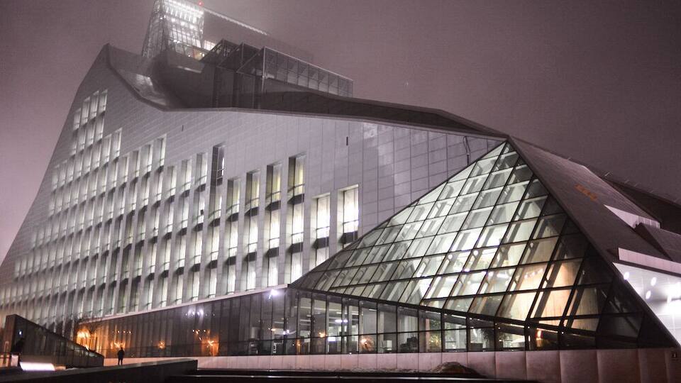 New building of the National library is called The Sun Rock and resembles a block of ice. It is located on the left side of the river, just across from the old town. You can either walk over the bridge from there or catch a tram #stunningstructures #Riga #Latvia