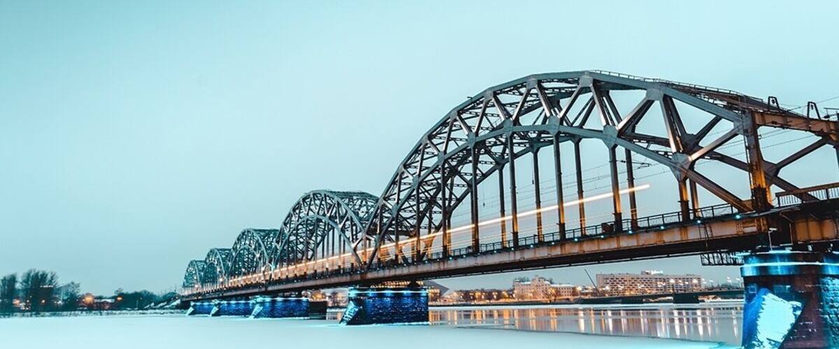 Low prospective of the railway bridge in Riga, capitol of Latvia. Shooted during the sunrise, the river was frozen and colours of the sky are reflecting on the snow
#riga
#latvia
#longexposure
#travelphotography