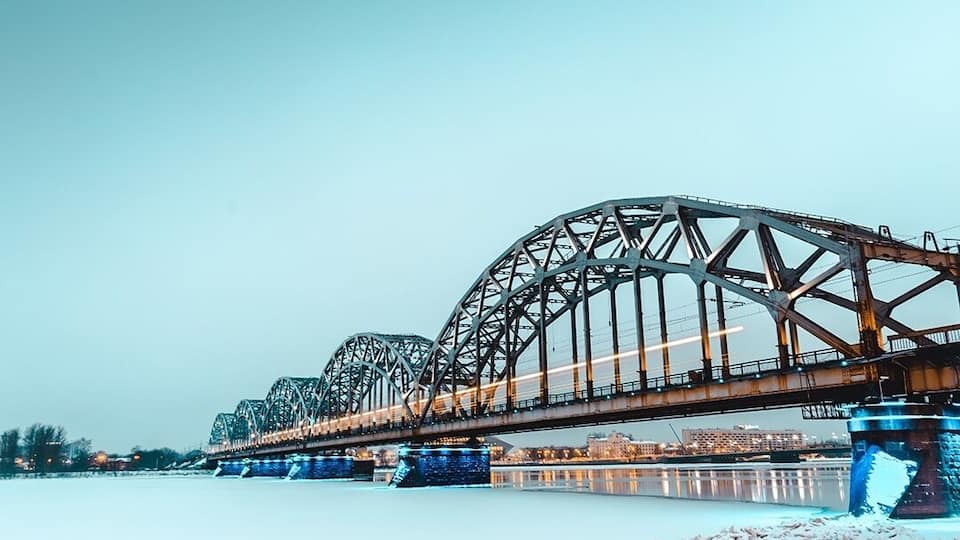 Low prospective of the railway bridge in Riga, capitol of Latvia. Shooted during the sunrise, the river was frozen and colours of the sky are reflecting on the snow
#riga
#latvia
#longexposure
#travelphotography