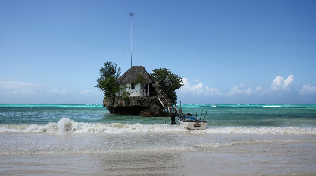This restaurant will be sure to offer you a meal to remember. Excellent fresh pasta and seafood with seaview all around!
#WeLoveOurMarkets
#LifeAtExpedia
#Africa
#Zanzibar
#restaurant
#bucketlist