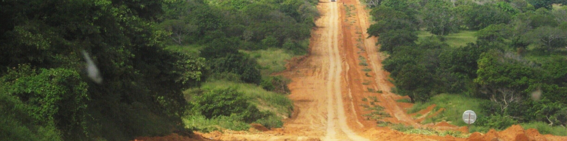Dirt road on the way to Inhambane #roadtrip