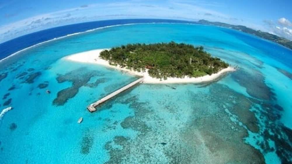 My lovely Saipan island! The above pic is Managaha island, 30min ferry ride from Saipan. I have lived on this lovely place for 3 years. It is considered best diving spot with crystal clear waters. For some who doesn't heard about this place... this small island is just right next to Guam, another Micronesian island. Awesome here are the lovely sunset during happy hour and if you're lucky to catch the ray of green flash and that means free beers!!!