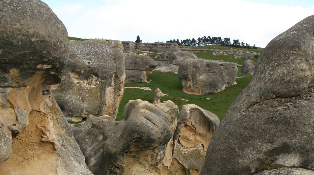 Elephant rocks is a cool little place you can explore in the Waitaki valley. You can follow the road from here all the way to Oamaru for a scenic detour.
